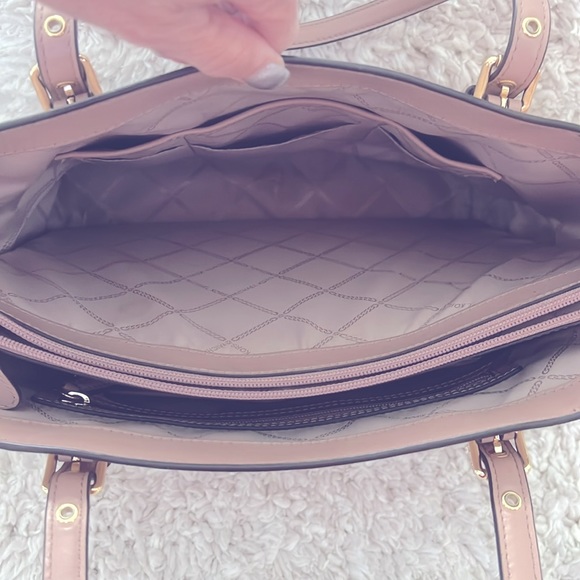 Like New! Michale Kors Jet Set with Wallet - Picture 5 of 9